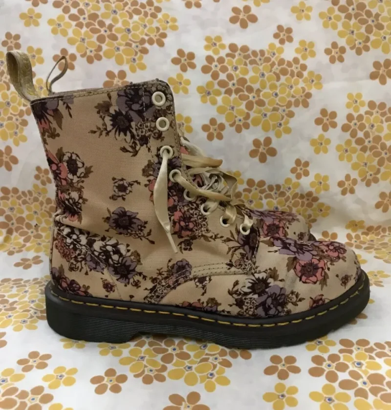 Dr Martens Beckett Boots Women Floral Shoe Canva Size 9 US 7 UK 41